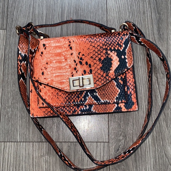 PRETTYLITTLETHING Mini Cross Body Snake Printed Bag - Picture 7 of 12